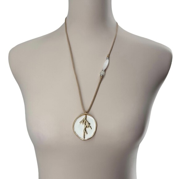 J. Jill Sand Dollar Necklace Gold Tone Coral Pendant White Seaside Finds READ! - Picture 8 of 15